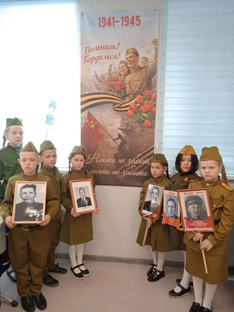 Уроки мужества и Стена Памяти: "Героями не рождаются, героями становятся!" 🕊️🛡️  В наше время особен