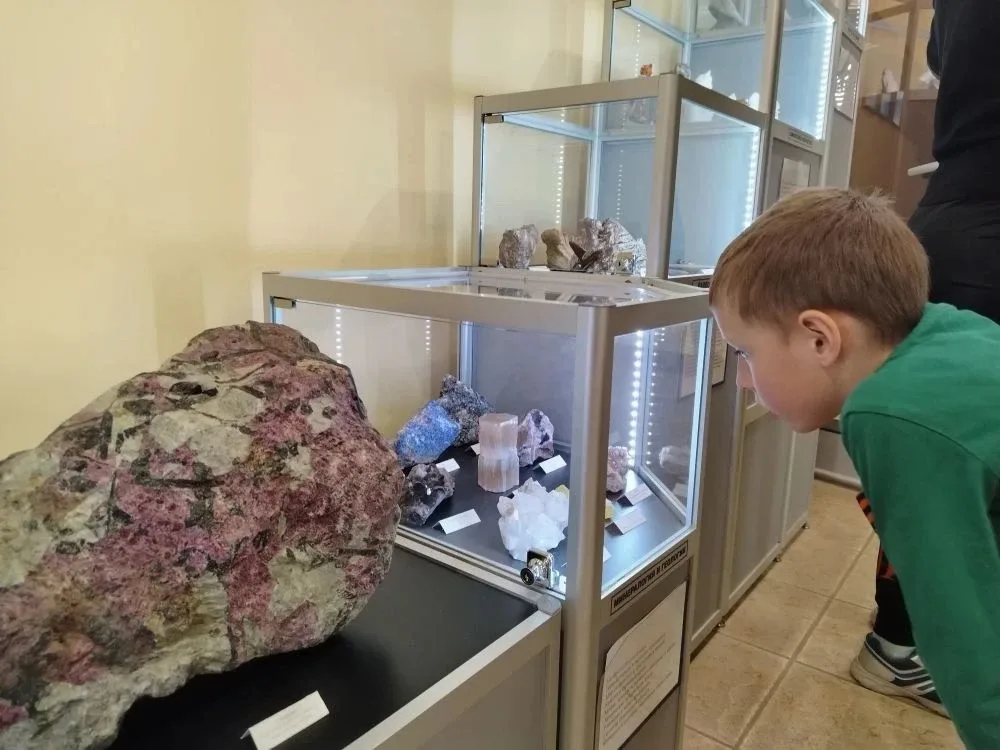 🌟 В Музее камня праздник памяти и единения  🇷🇺 Музей камня Центра образовательных трендов "Омега" в 
