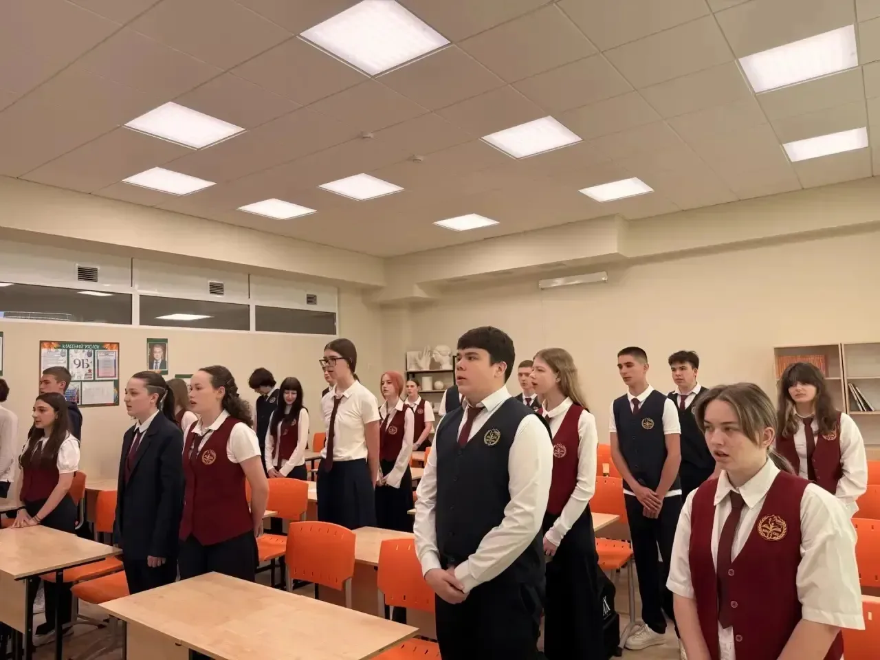 🇷🇺 ТРАДИЦИОННОЕ ПОДНЯТИЕ ФЛАГА И «РАЗГОВОРЫ О ВАЖНОМ»  Каждый понедельник в МБОУ СОШ №11 г. Ессентук