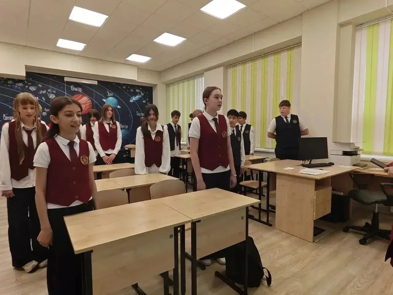 🇷🇺 ТРАДИЦИОННОЕ ПОДНЯТИЕ ФЛАГА И «РАЗГОВОРЫ О ВАЖНОМ»  Каждый понедельник в МБОУ СОШ №11 г. Ессентук