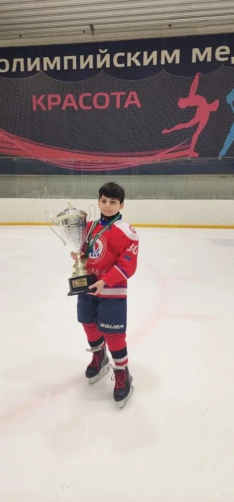 🏒 НАШ УЧЕНИК – ПОБЕДИТЕЛЬ ТУРНИРА ПО ХОККЕЮ  В Невинномысске прошёл ежегодный турнир по хоккею среди