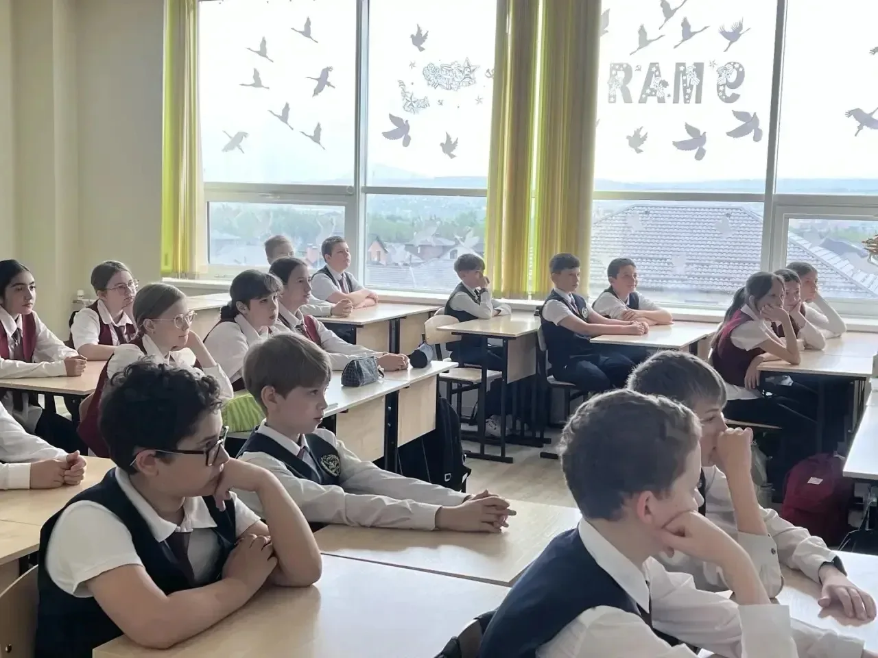 🛡 ПРОФИЛАКТИЧЕСКИЕ БЕСЕДЫ В РАМКАХ «РАЗГОВОРОВ О ВАЖНОМ»  В МБОУ СОШ №11 г. Ессентуки им. Героя РФ К
