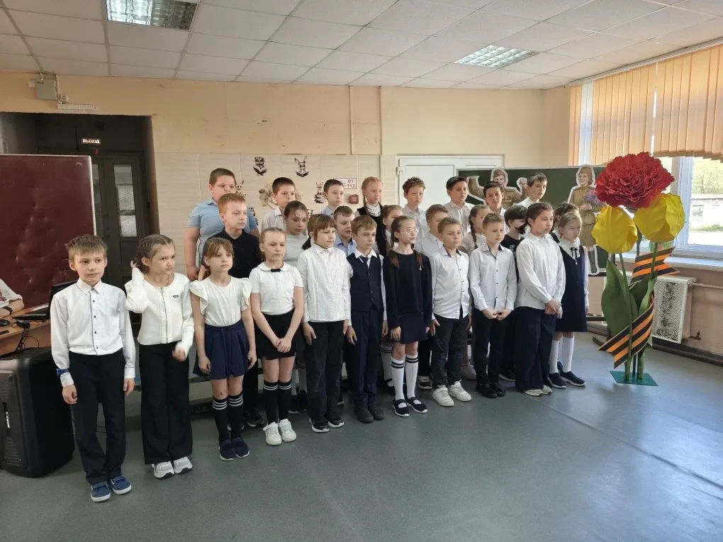 🎤 «Битва хоров» ко Дню Победы: как это было!  В нашей школе с большим успехом прошла «Битва хоров», 