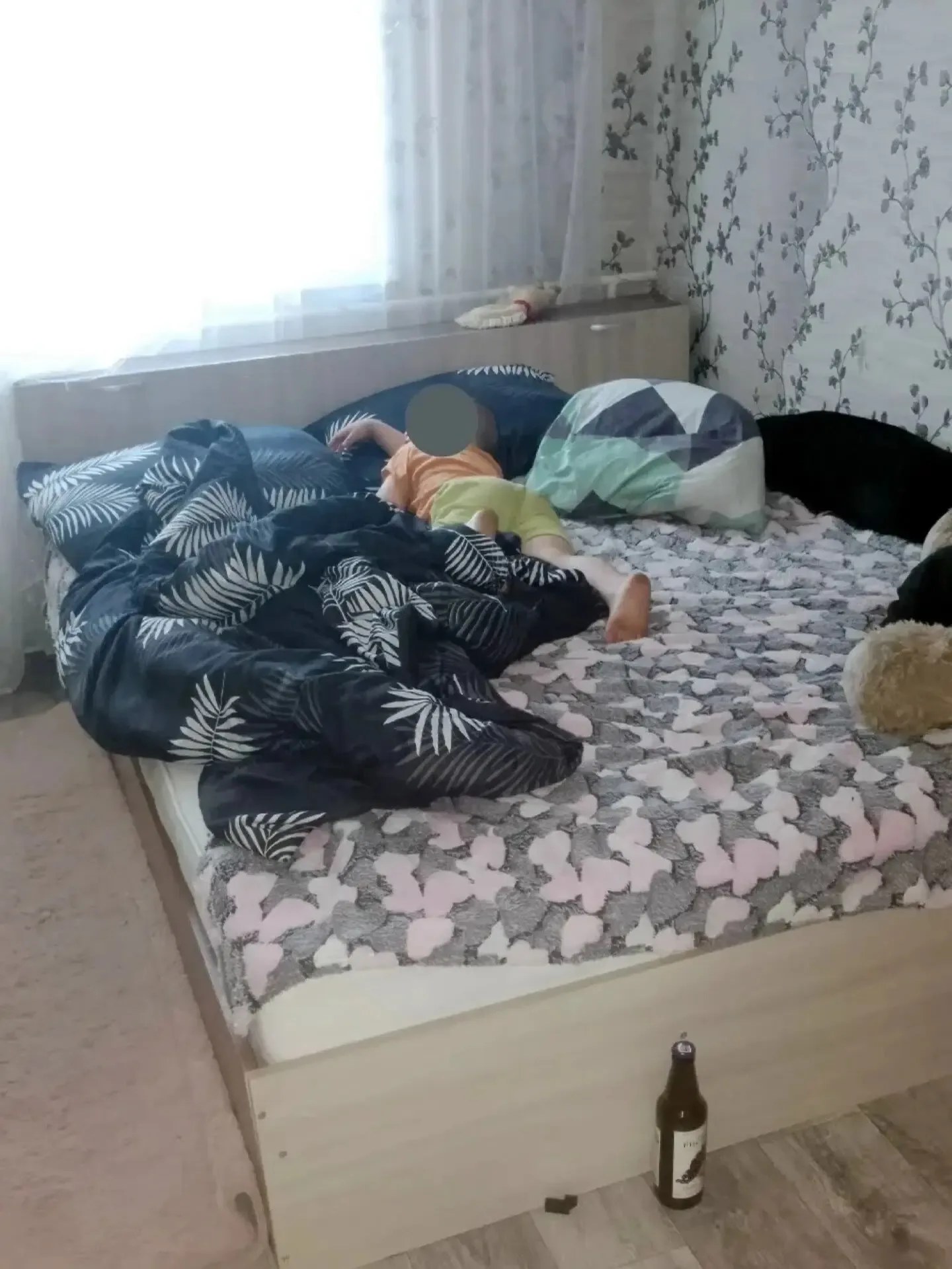 В Копейске соседи спасли 4-летнего мальчика, которого мать оставила одного дома  Жители района счита