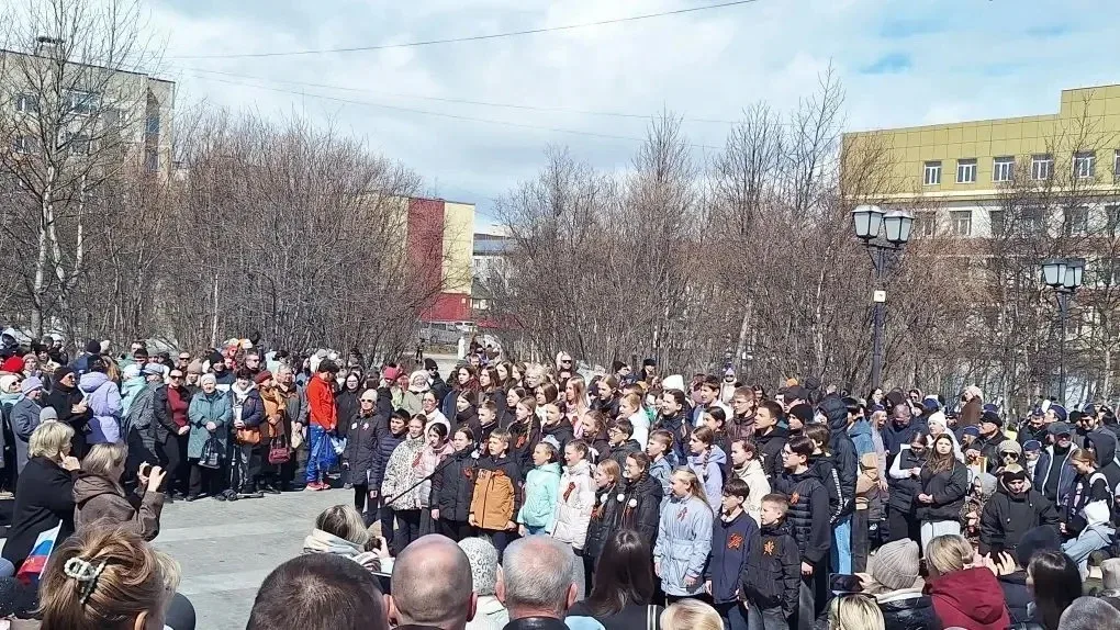 🎖️9 мая на фестивале военных песен ученики 5 «А», 5 «Б» и 7 «В» классов исполнили песню «Последний б