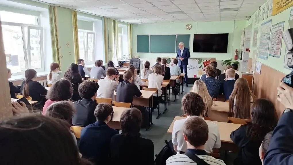 🇷🇺Встреча с депутатом Магаданской областной думы  Сегодня к нашим ученикам пришёл Нестерович Алексан