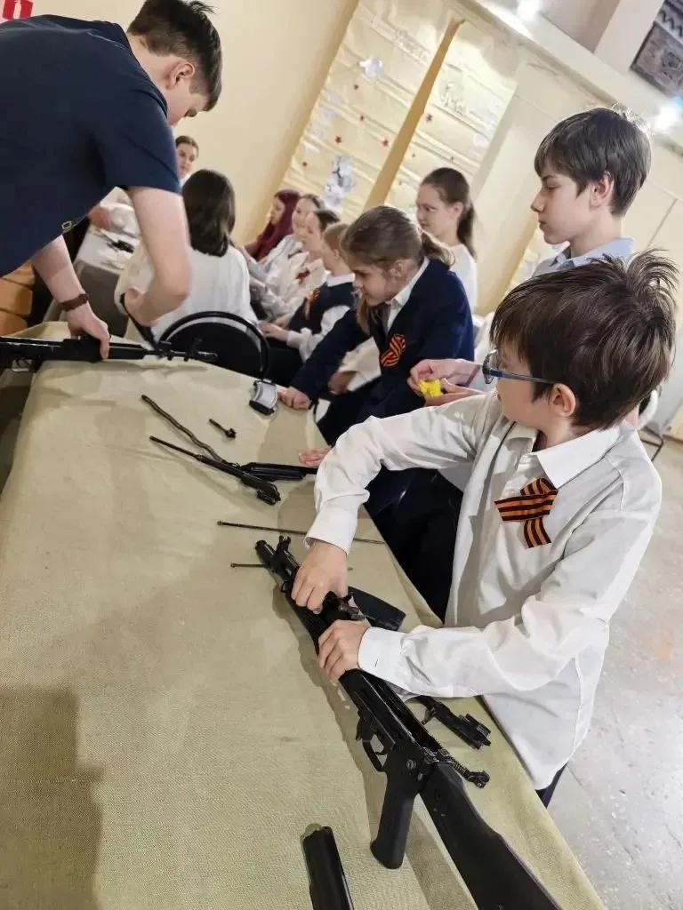 🕊️ В спортивно‑культурном комплексе «Металлист» прошло патриотическое мероприятие «Дорогами памяти»,