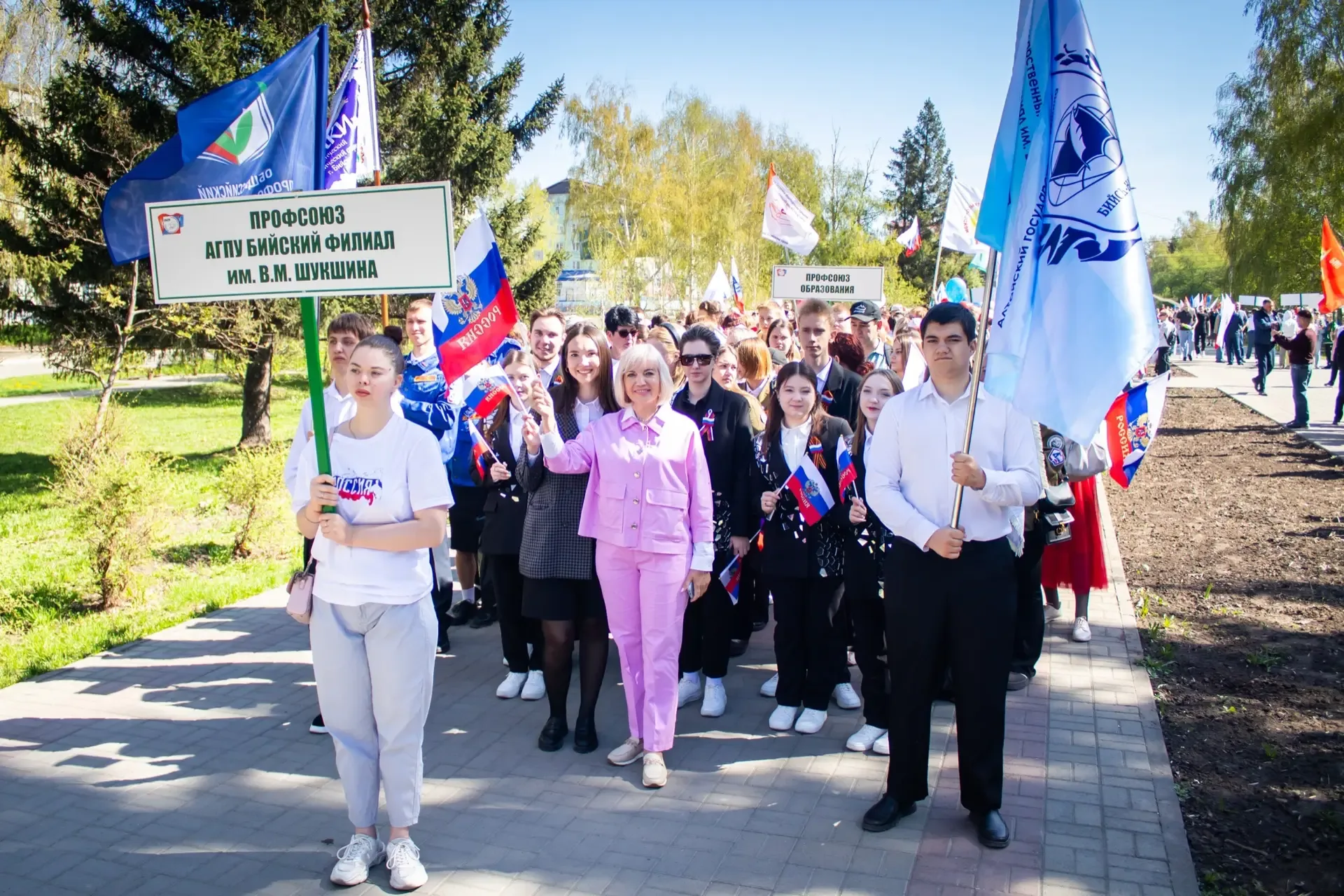 🇷🇺🇷🇺🇷🇺Первомайское шествие в Бийске прошло на высоком организационном уровне и в атмосфере всеобщего