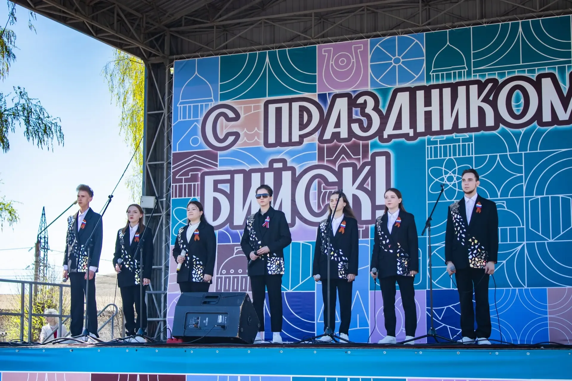🇷🇺🇷🇺🇷🇺Первомайское шествие в Бийске прошло на высоком организационном уровне и в атмосфере всеобщего