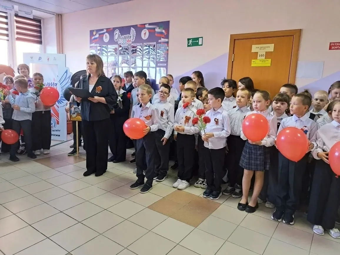 🇷🇺ТОРЖЕСТВЕННАЯ ЛИНЕЙКА ПАМЯТИ  🇷🇺Сегодня, накануне Дня Победы, в нашей школе для учащихся начальных