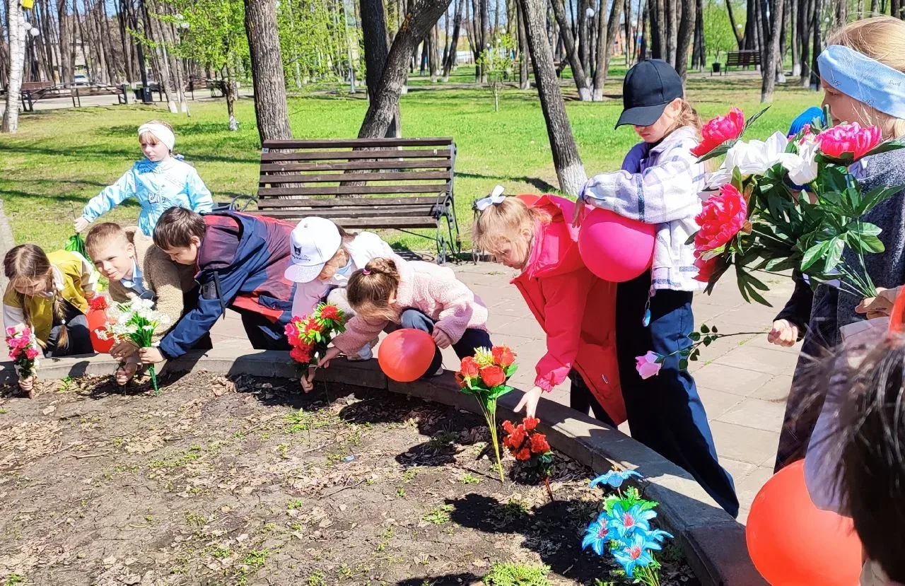 🇷🇺ТОРЖЕСТВЕННАЯ ЛИНЕЙКА ПАМЯТИ  🇷🇺Сегодня, накануне Дня Победы, в нашей школе для учащихся начальных