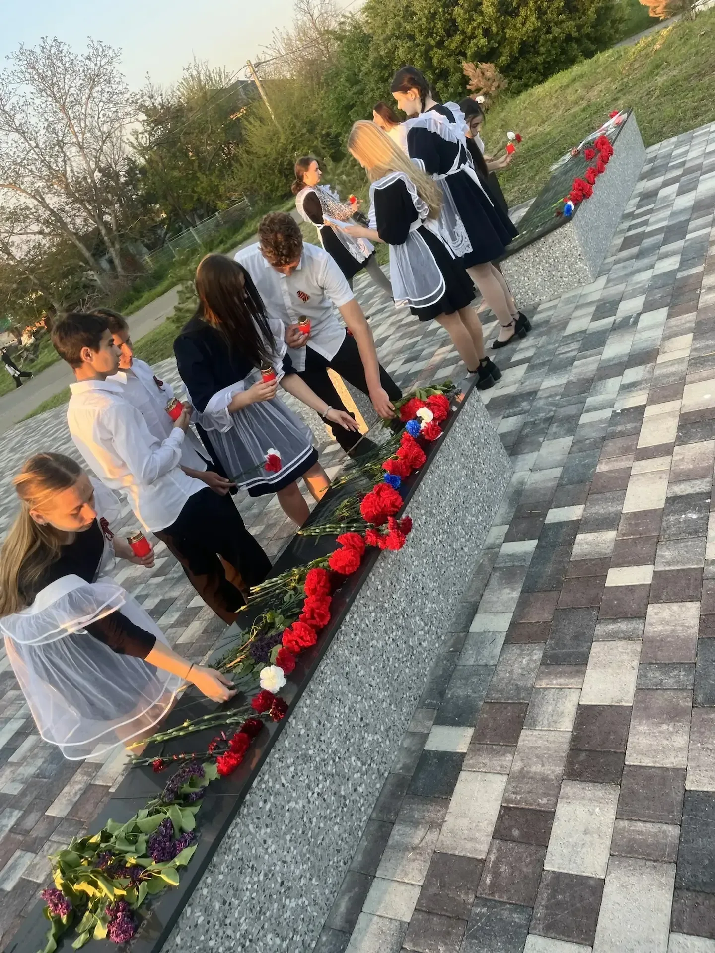 В акции «Свеча памяти» приняли участие учащиеся и коллектив учителей МБОУ ООШ № 9 имени А. П. Маресь