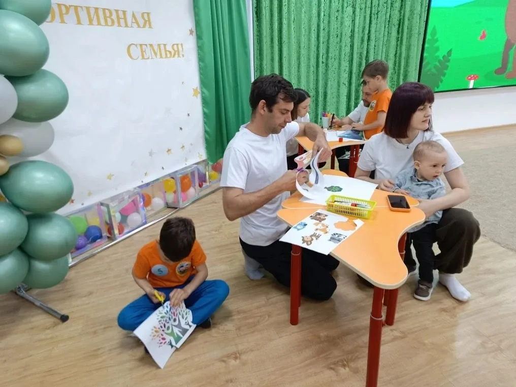"Папа, мама, я — спортивная семья!» 🎉 В детском саду 37 прошёл  яркий и запоминающийся  спортивный п