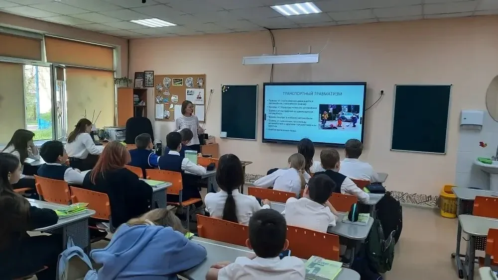 Специалисты центра «Семья» провели для обучающихся 5 классов МАОУ СОШ №32 города Тюмени профилактиче