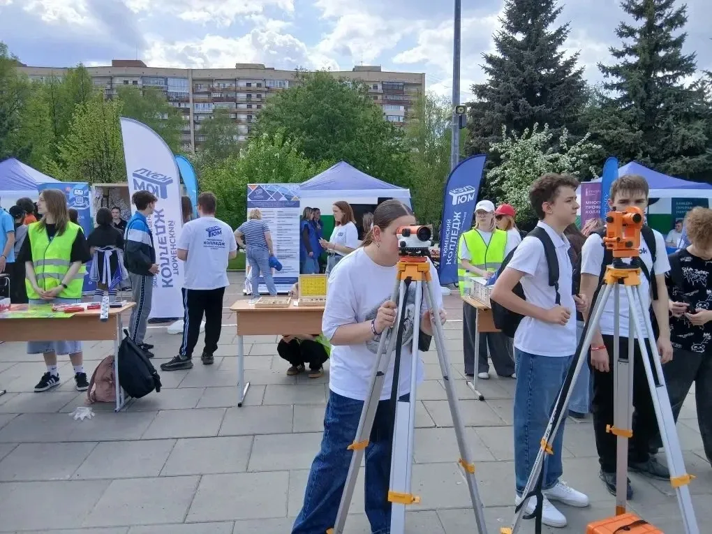 Обучающиеся 9 классов МАОУ СОШ №32 посетили профориентационный фестиваль «МАЯК».  «МАЯК» помогает шк