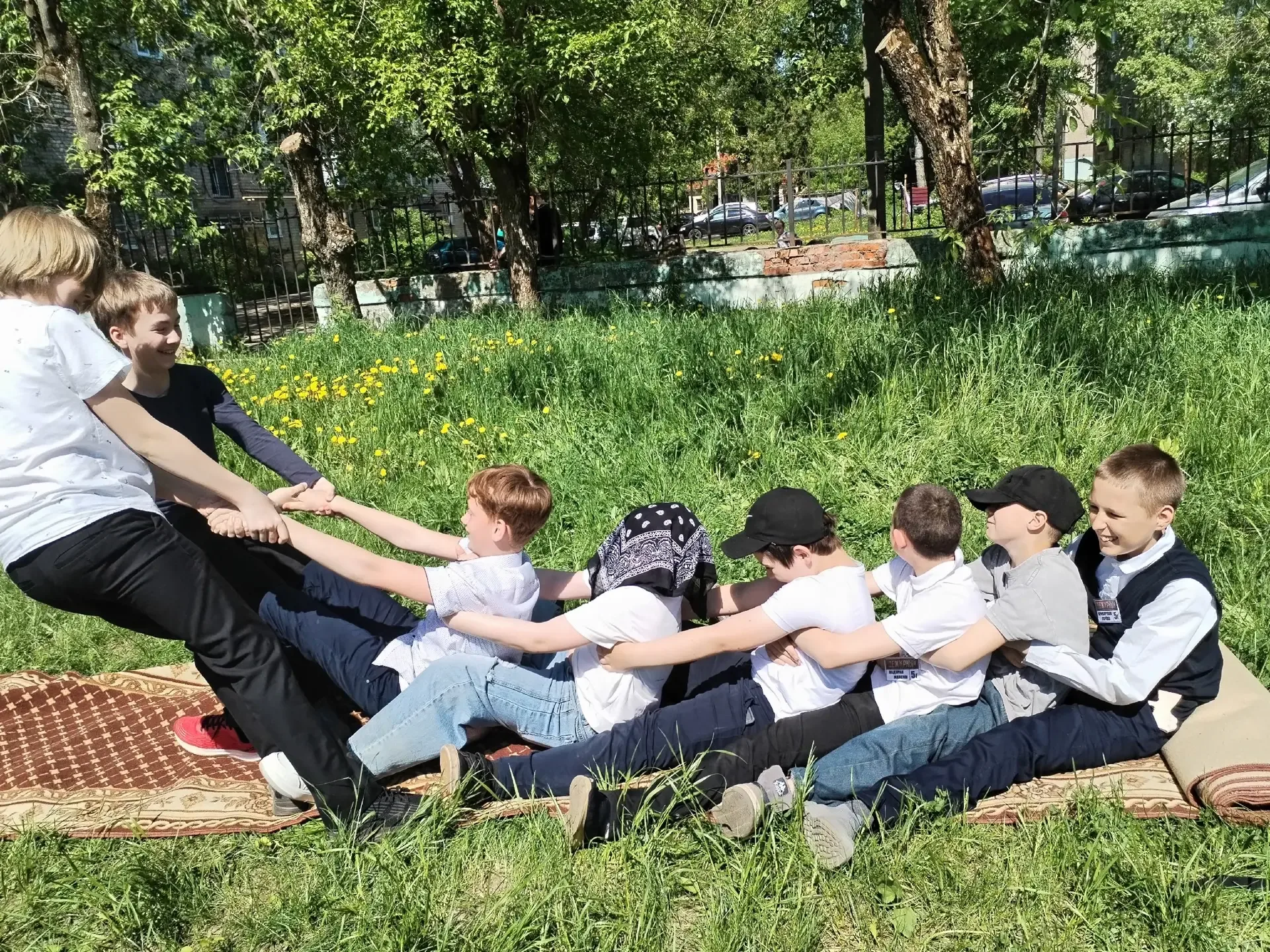 ✨Отличный летний день для урока под открытым небом!✨  🪆Сегодня 5-классники знакомились с русскими на