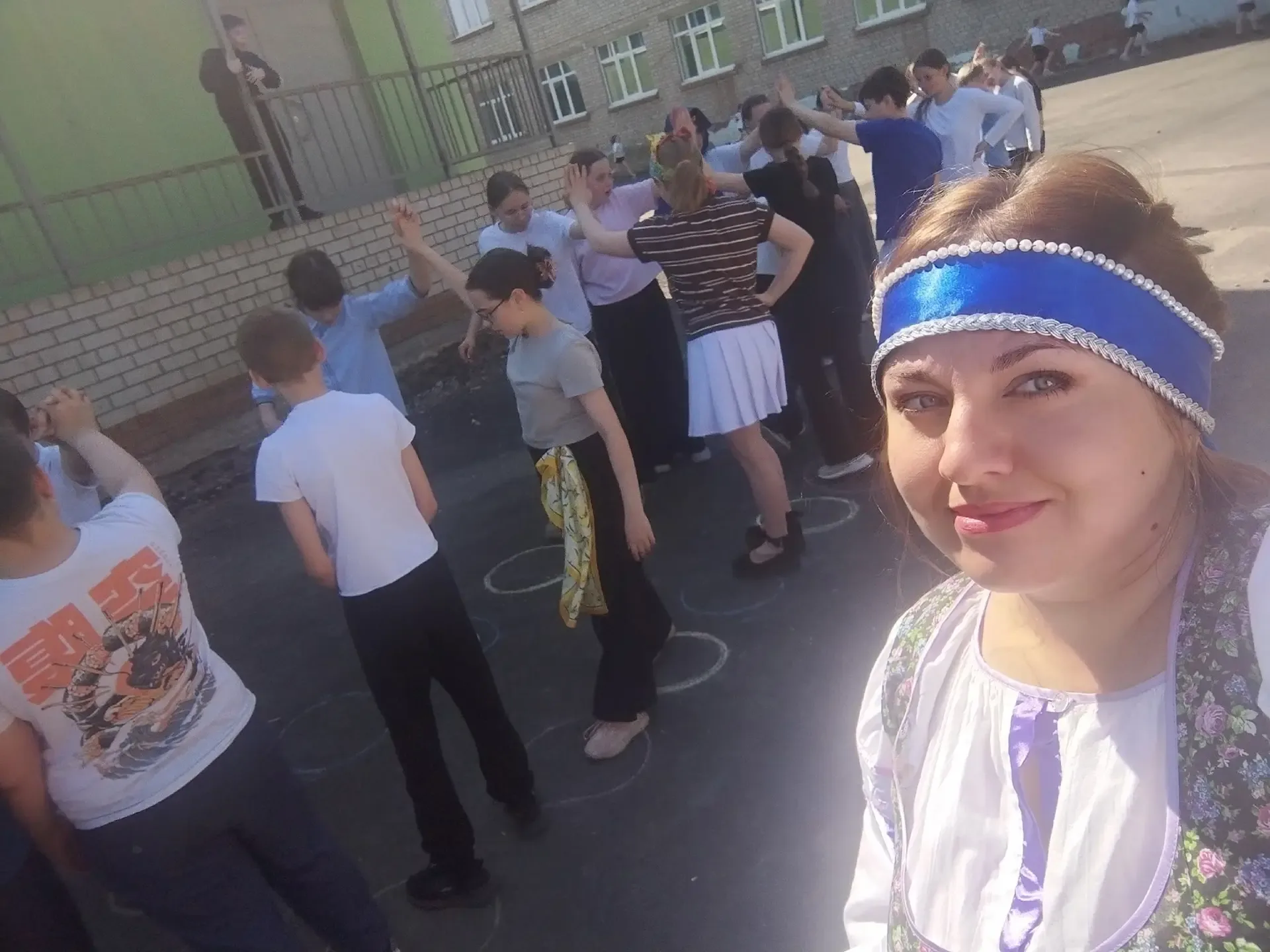 ✨Отличный летний день для урока под открытым небом!✨  🪆Сегодня 5-классники знакомились с русскими на