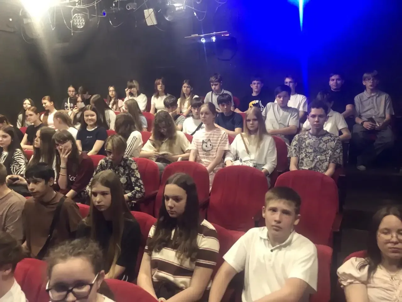 🎭 «Я — ворона»: как это было 🖤  21 мая в драматическом театре имени Островского случилось маленькое 