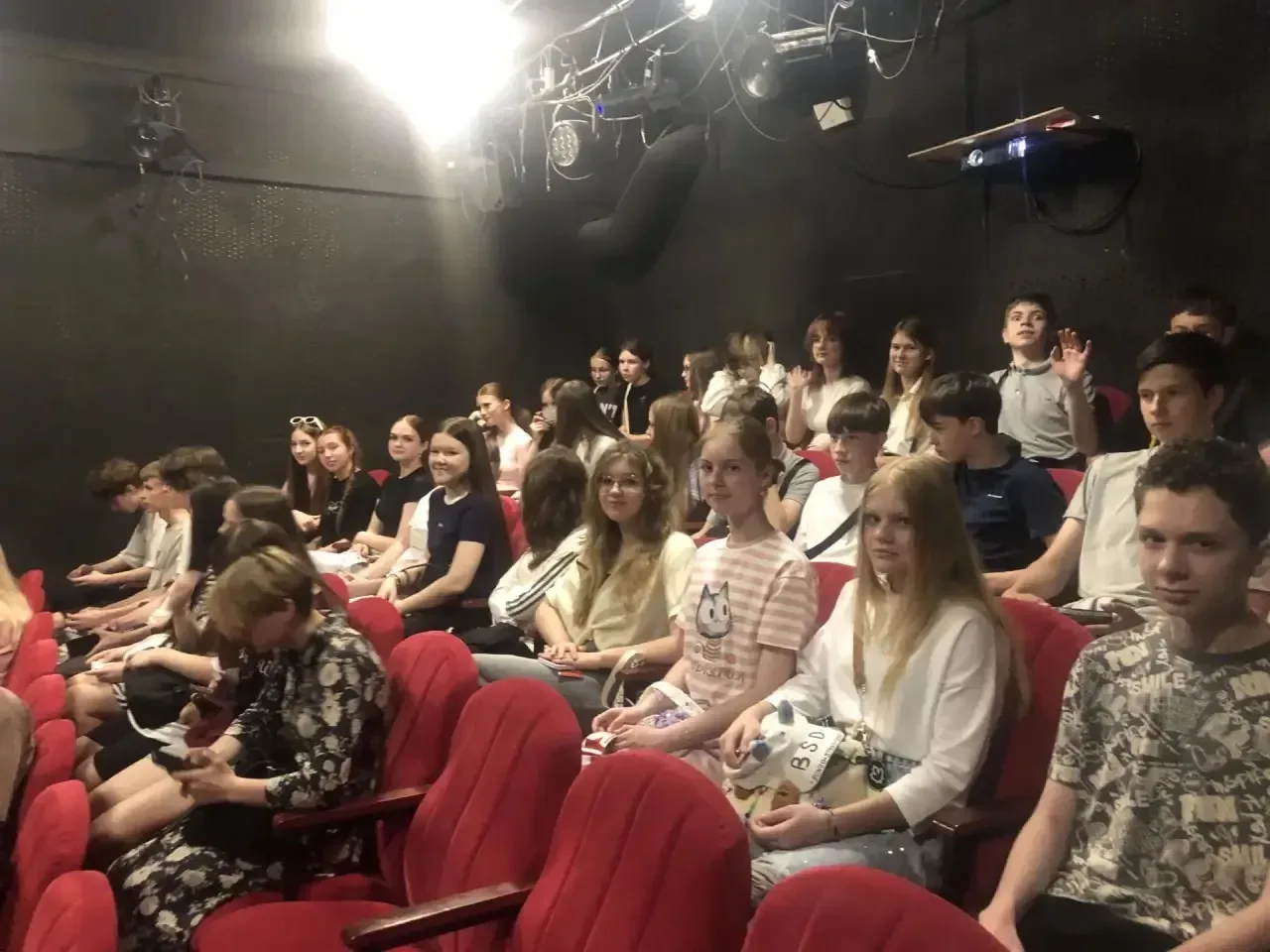 🎭 «Я — ворона»: как это было 🖤  21 мая в драматическом театре имени Островского случилось маленькое 