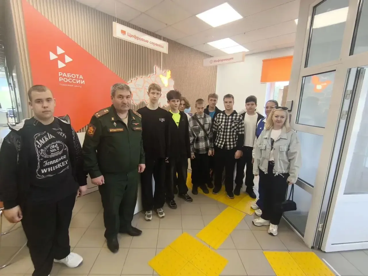 ✨Будущее начинается сегодня: в центре  занятости г.Кинешма прошла встреча  мальчиков 8 б класса  шко