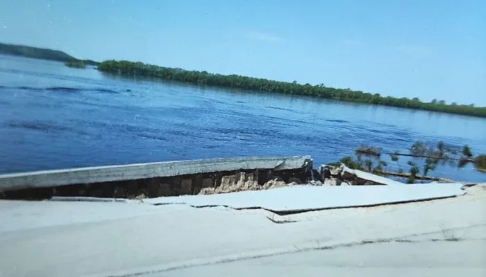 💥 Опора башни почти ушла под воду  В конце апреля опора новой набережной у Шуховской башни в пригоро