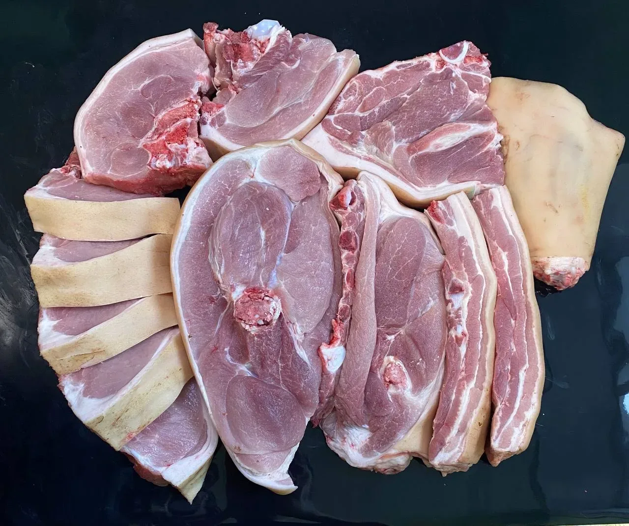 🥩🍖 Вкусная основа — ваш источник свежего и качественного мяса!  Мы предлагаем:  - 🐄 Домашнюю говядин