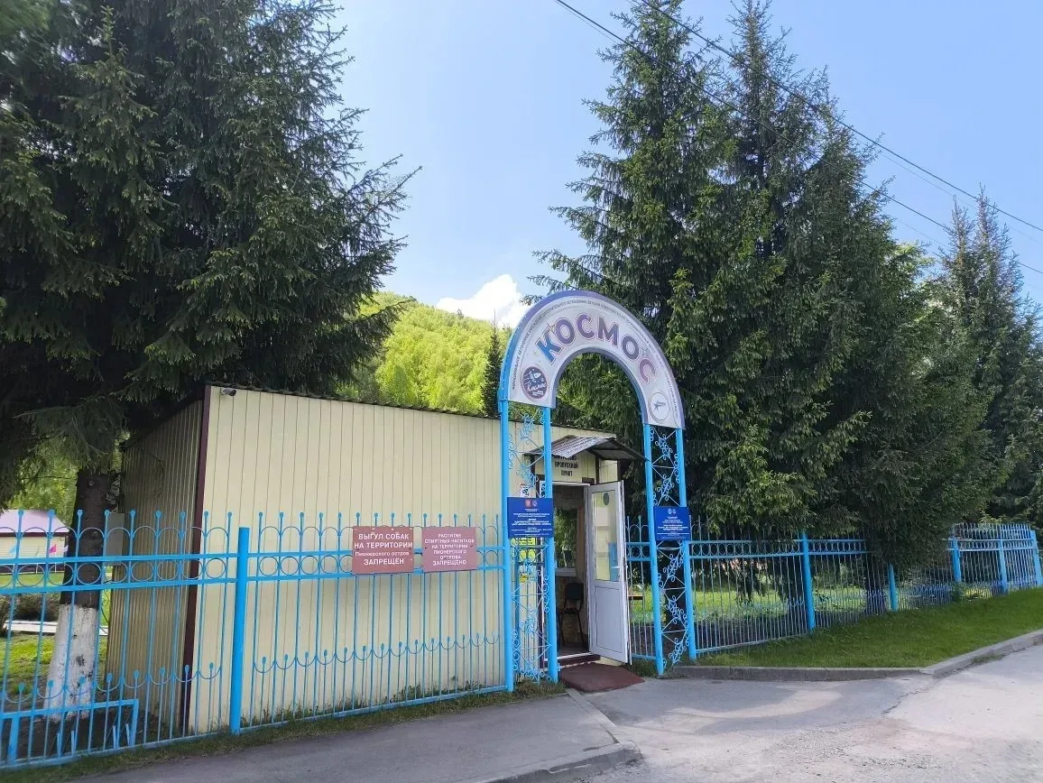 В Горно-Алтайске прошла приемка пришкольных площадок и детского лагеря «Космос».  Межведомственная к