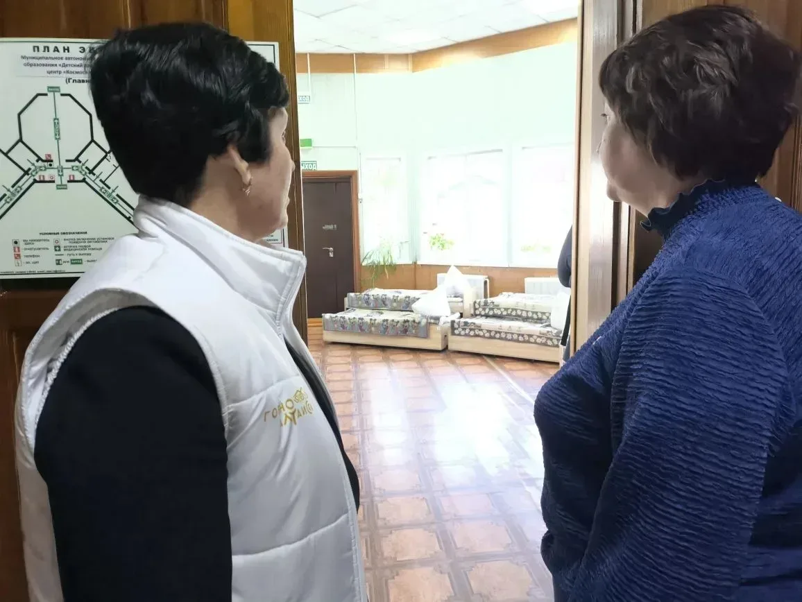 В Горно-Алтайске прошла приемка пришкольных площадок и детского лагеря «Космос».  Межведомственная к