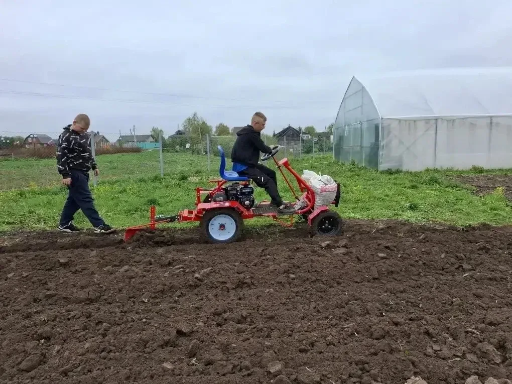 🌿 Весна в Марковской школе: время заботы о саде!  🪏В нашей школе полным ходом идут весенне-полевые р