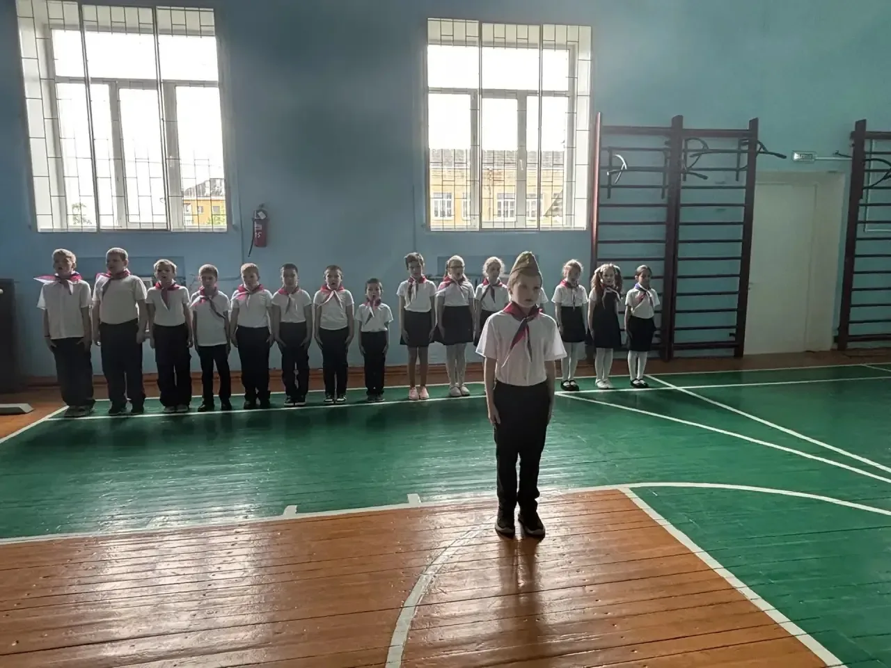 🎖 Шаг в будущее: Смотр строя и песни в ЦО «Школа №2»  ⭐️8 мая стены нашей школы наполнились звонкими