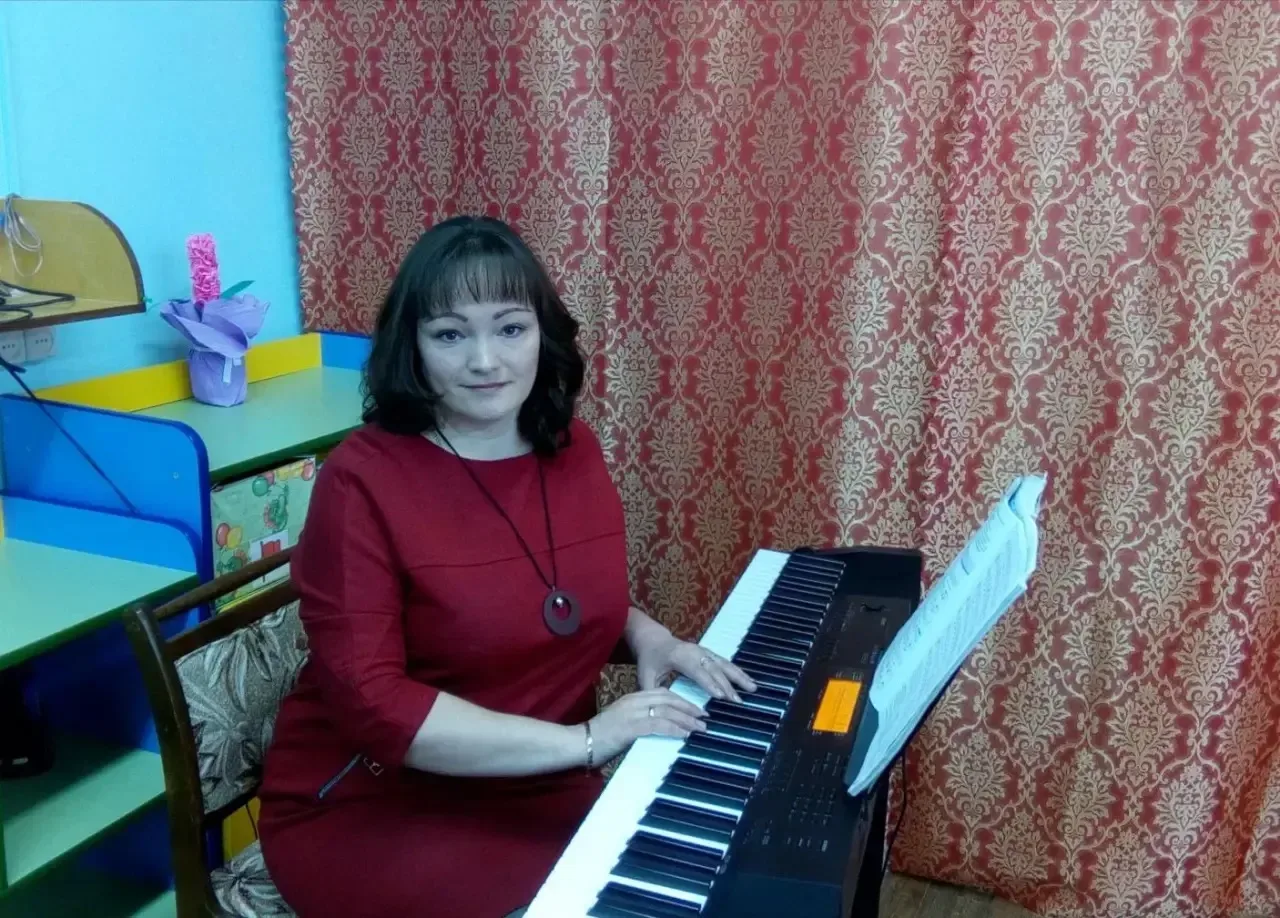 💐Рубрика «Наши именинники»  🎉 Сегодня, 19 мая, свой День рождения отмечает музыкальный руководитель 