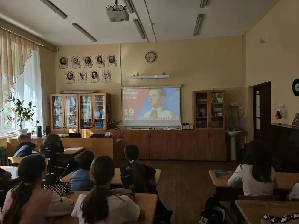 ✨ Сегодня особенный день — День детских общественных организаций  🎓В ЦО «Шурскольская школа»состояло