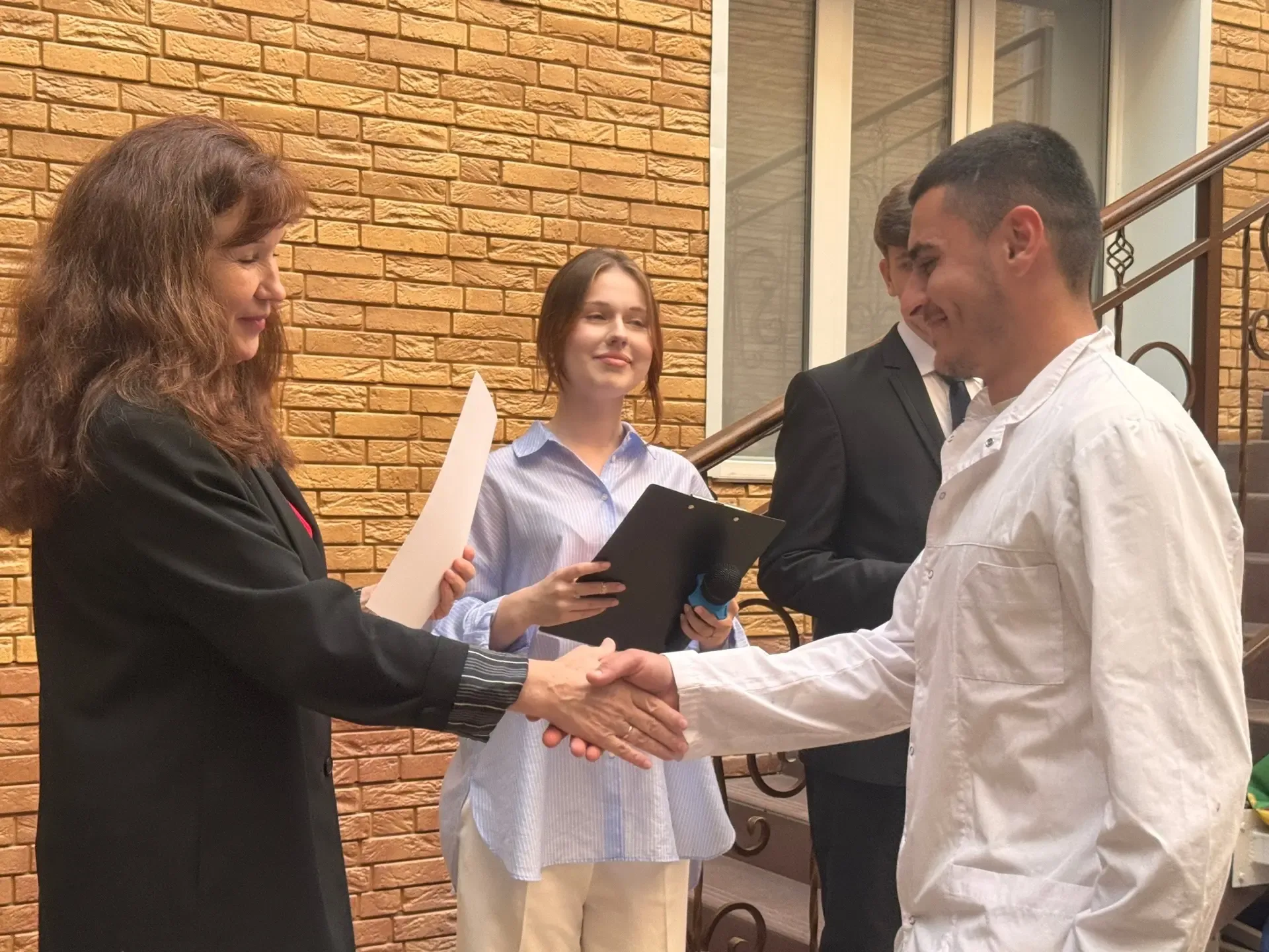 🎓 Торжественная линейка в Анапском индустриальном техникуме: чествовали лучших студентов и сотрудник