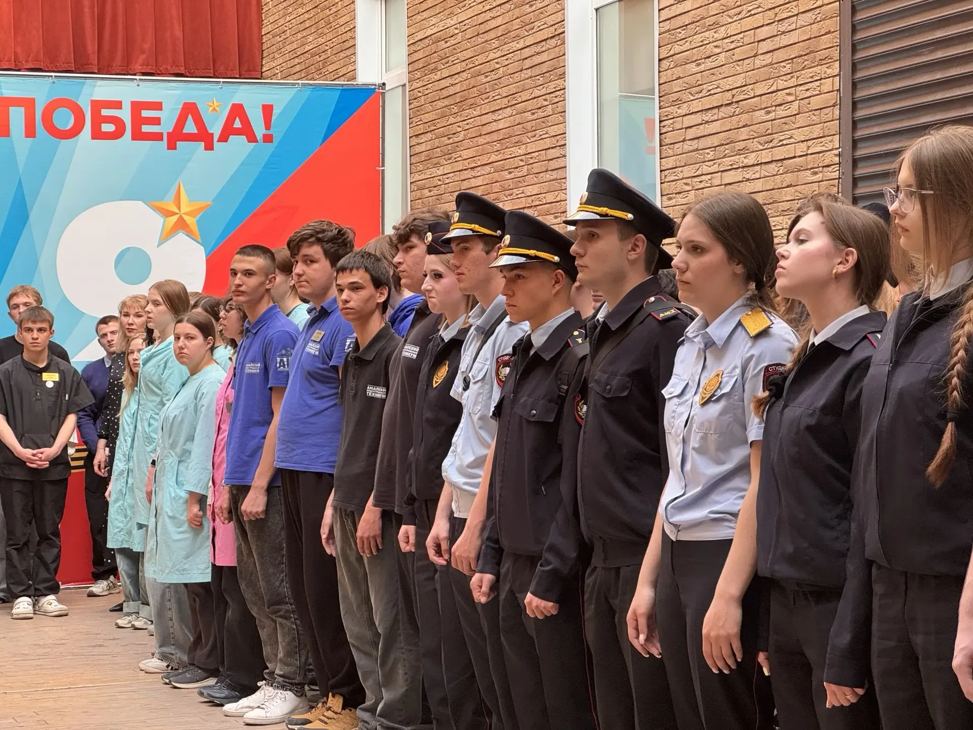 🎓 Торжественная линейка в Анапском индустриальном техникуме: чествовали лучших студентов и сотрудник