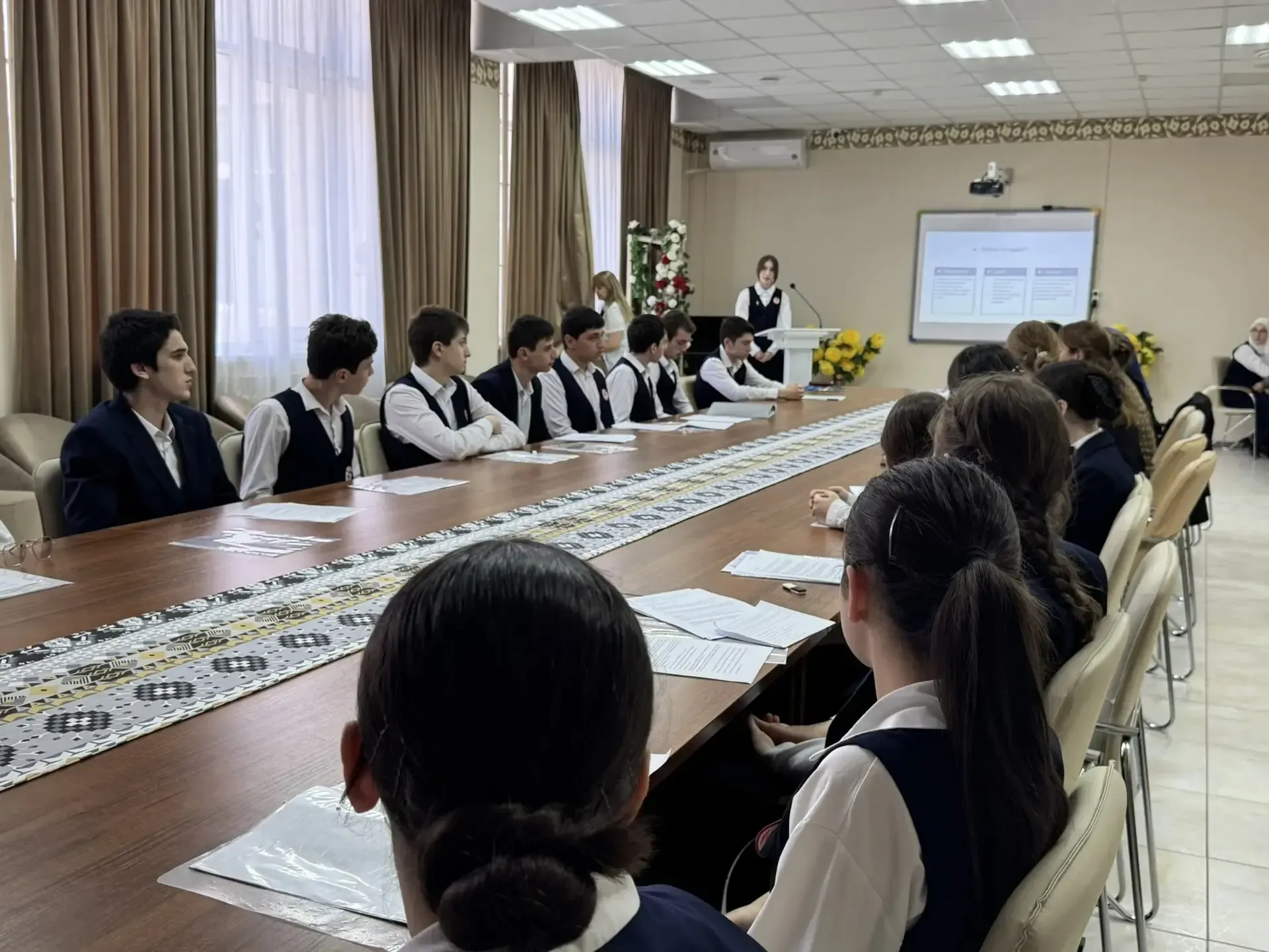 В Республиканском центре образования продолжается защита итоговых индивидуальных проектов учеников 1