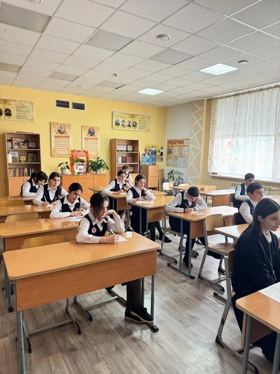 В Республиканском центре образования обучающиеся 5–8-х и 10-х классов сдавали промежуточную аттестац