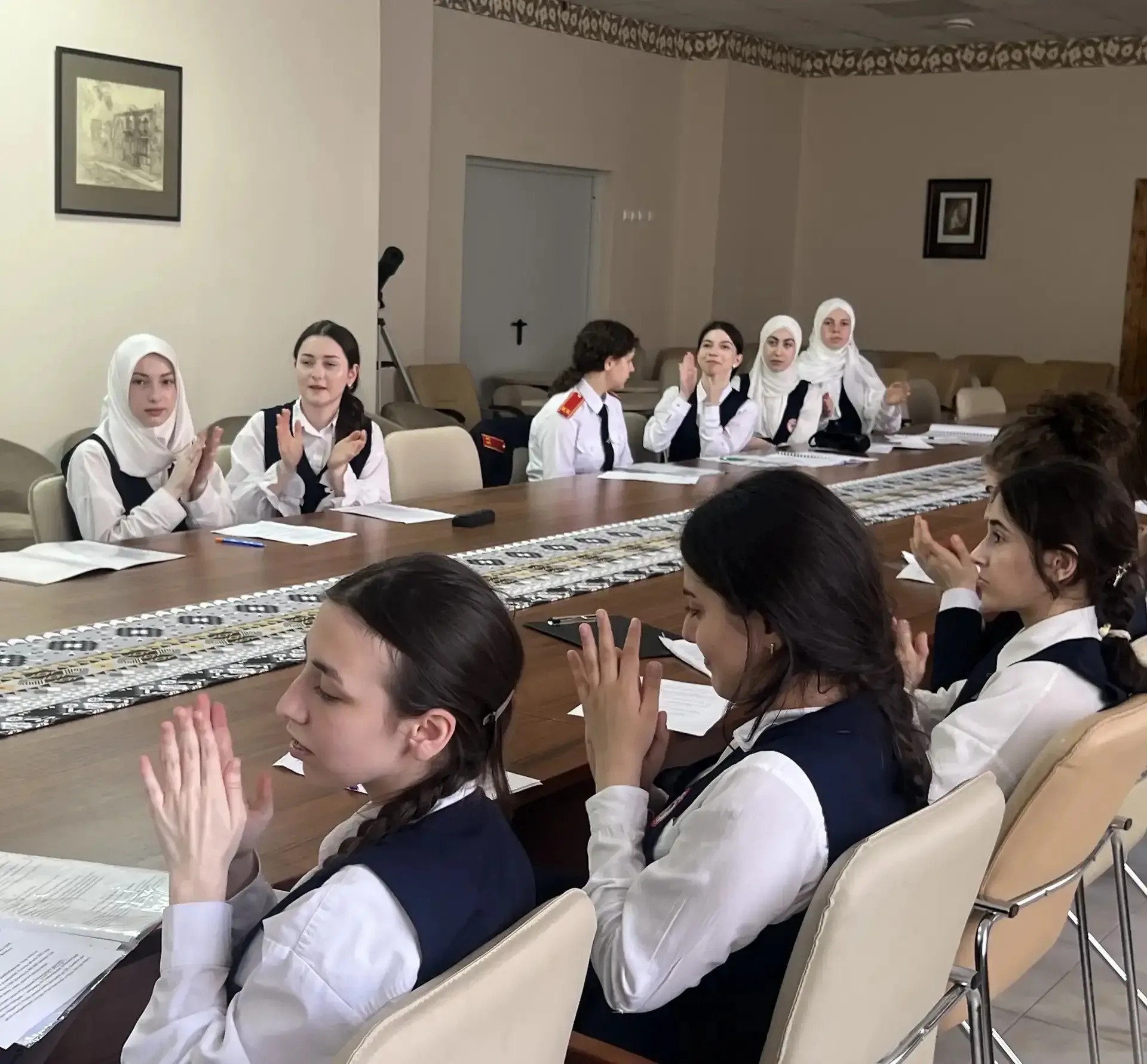 Защита итоговых индивидуальных проектов проходит в эти дни в Республиканском центре образования. Уча