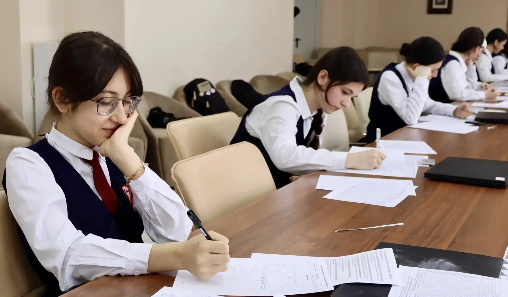 🧪Итоговая диагностическая работа по направлениям «Сириус» Сегодня ученики 8 «В» (биолого-химическог