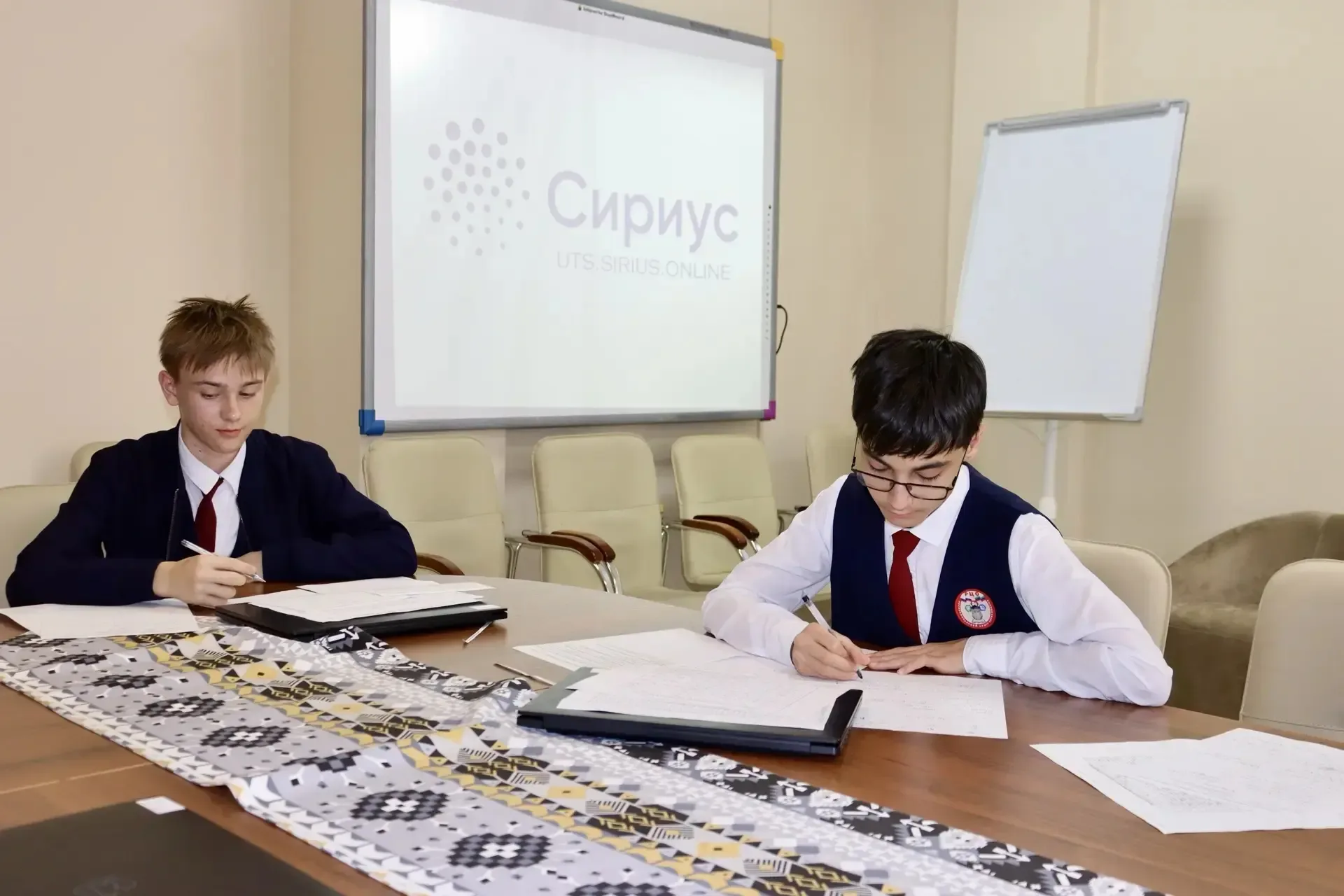 🧪Итоговая диагностическая работа по направлениям «Сириус» Сегодня ученики 8 «В» (биолого-химическог