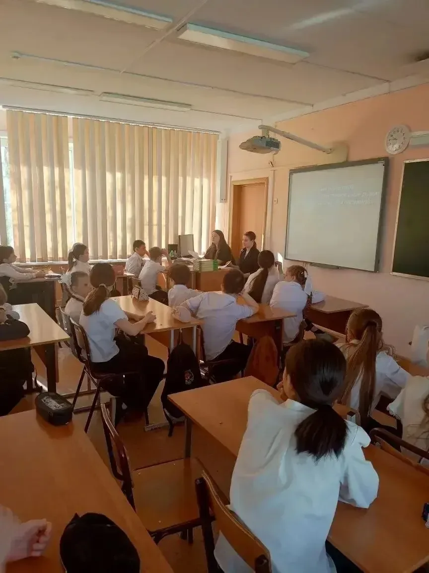 🌟Волонтеры ДВФ РГУП  им. В. М. Лебедева провели лекцию о Великой Отечественной войне в школе   № 77 
