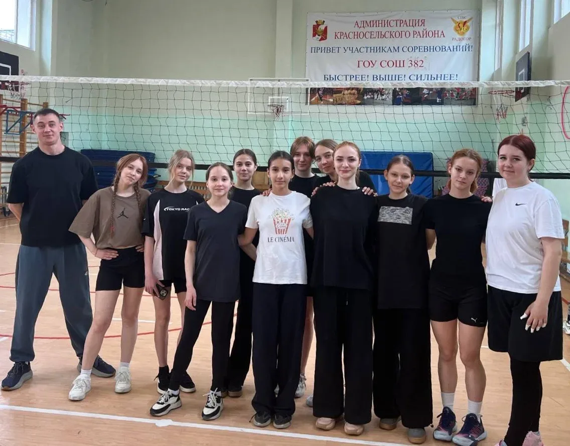 🤝🏆Наша команда девочек приняла участие в товарищеском матче по волейболу, который проходил в школе №