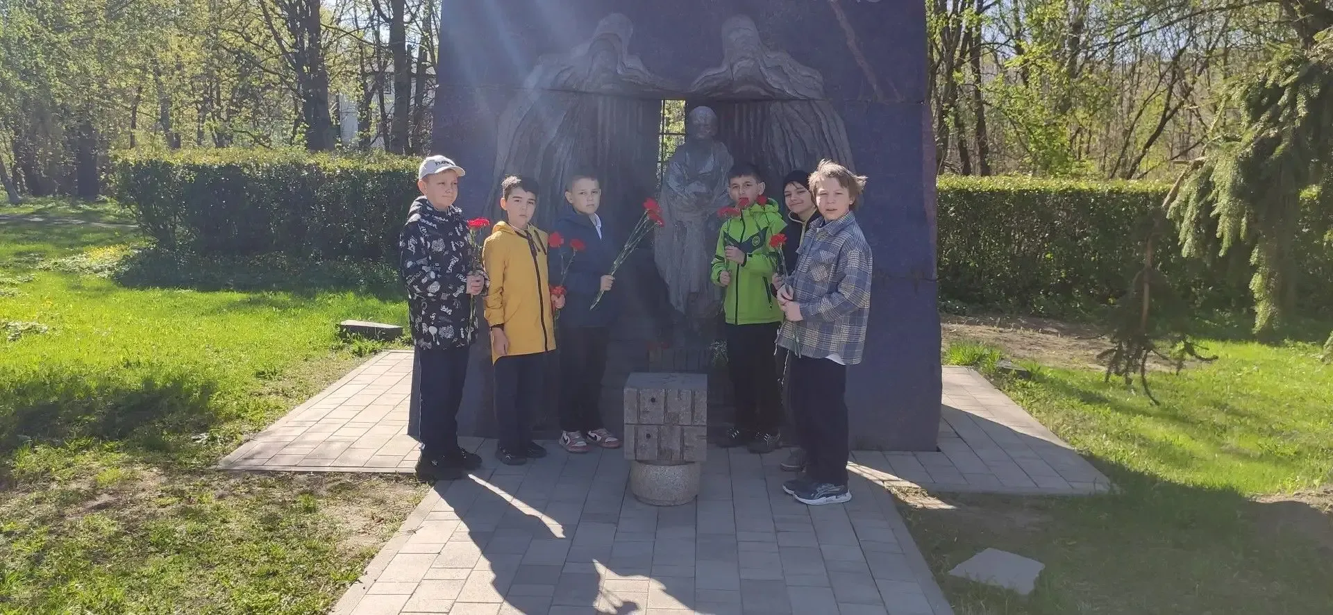 Наши ученики 1Ж, 1Е, 3Ж, 4Е начальной школы из корпуса классов для обучающихся с ОВЗ  совместно с кл