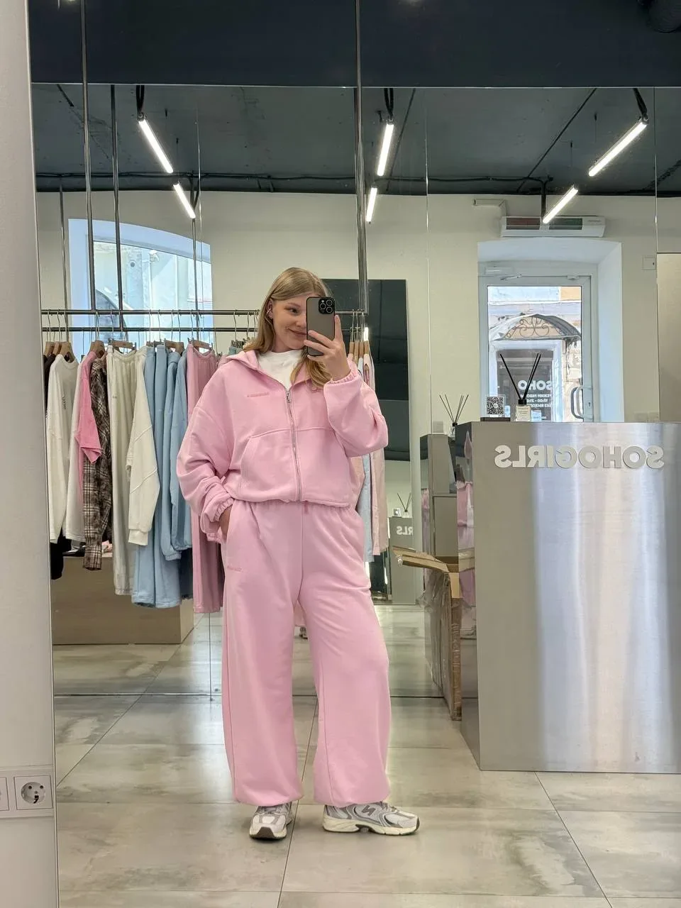 На днях случился шопинг 💅   Мне очень сильно что-то захотелось из одежды, но пока фигура не позволяе