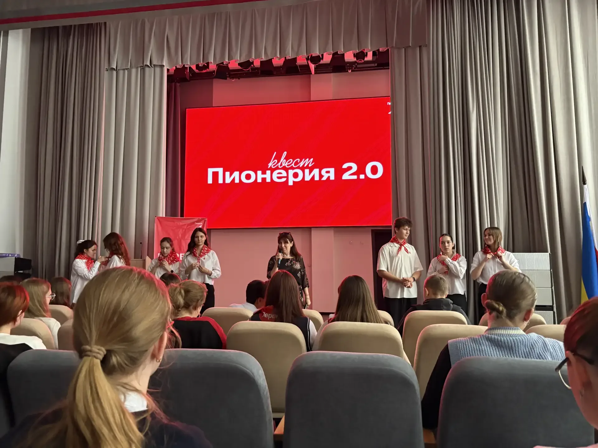 🎉 обучающиеся МАОУ «Школа №10» снова в центре событий! 🌟  Сегодня они стали активными участниками ма
