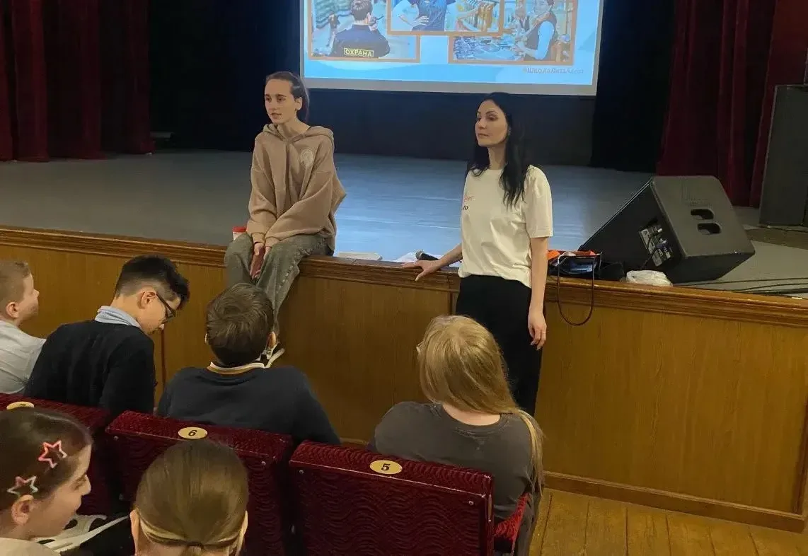 💫 Моя безопасность   13 мая в ДК «Строитель» прошла тематическая программа «Моя безопасность». Ведущ