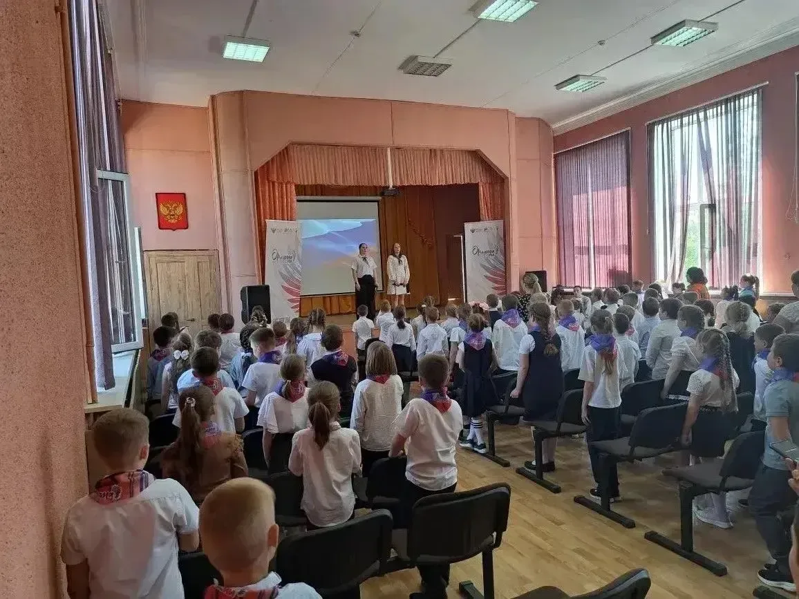 ✨ В нашем образовательном комплексе прошла торжественная церемония посвящения первоклассников в «Орл