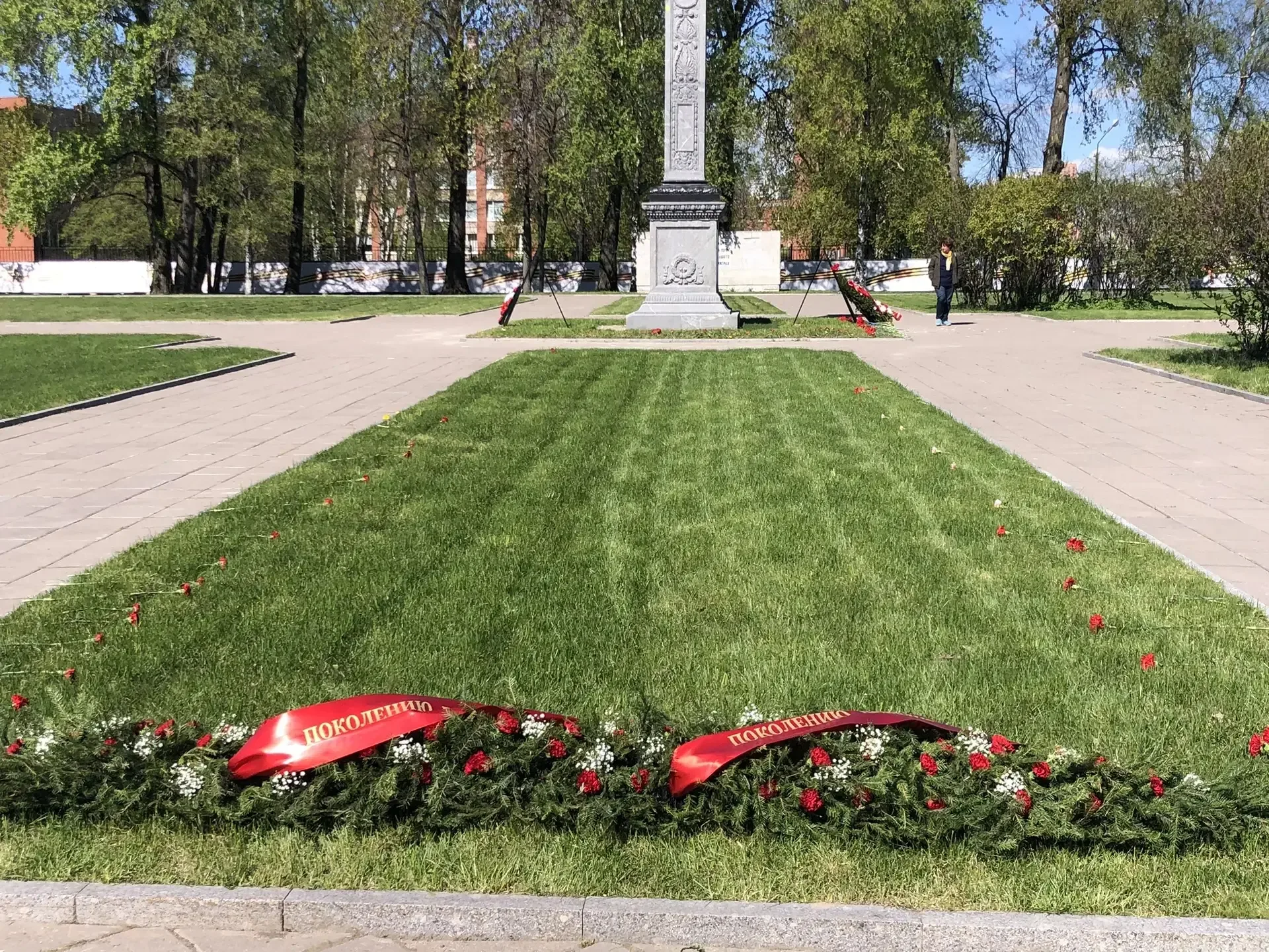 Память, летящая в вечность... 🕊  ✨Сегодня обучающиеся нашего налогового 10 «Б» класса с классным рук