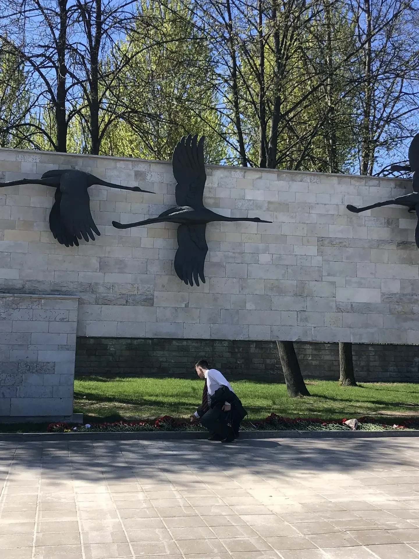 Память, летящая в вечность... 🕊  ✨Сегодня обучающиеся нашего налогового 10 «Б» класса с классным рук