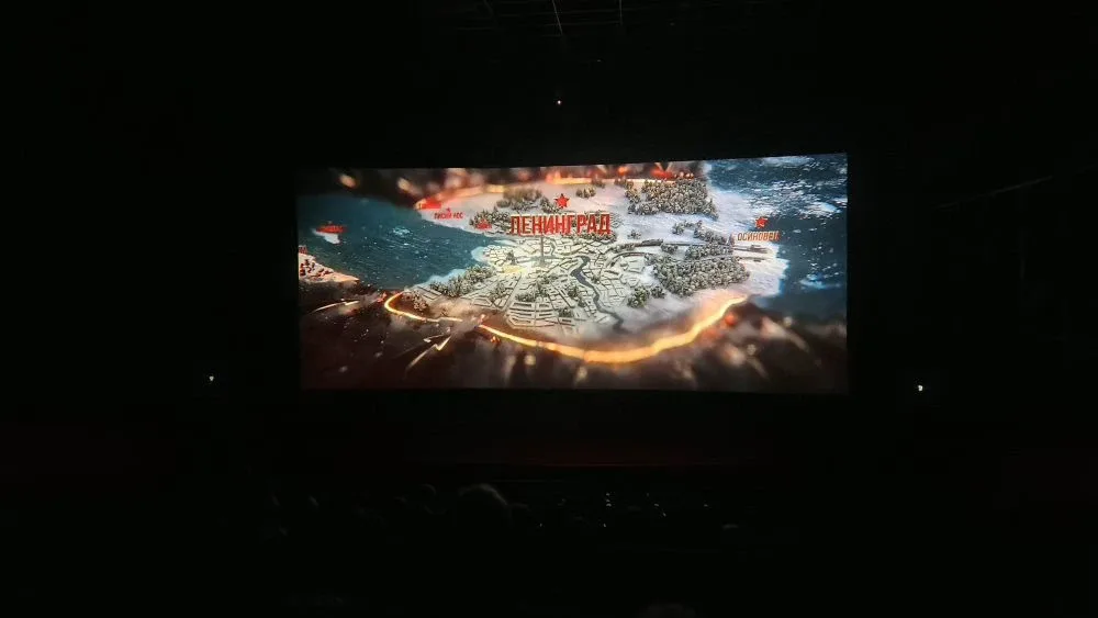 🎬 В кино всей параллелью! 🍿🍿  Вчера наши 6 и 7 классы сменили школьные парты на уютные кресла киноте