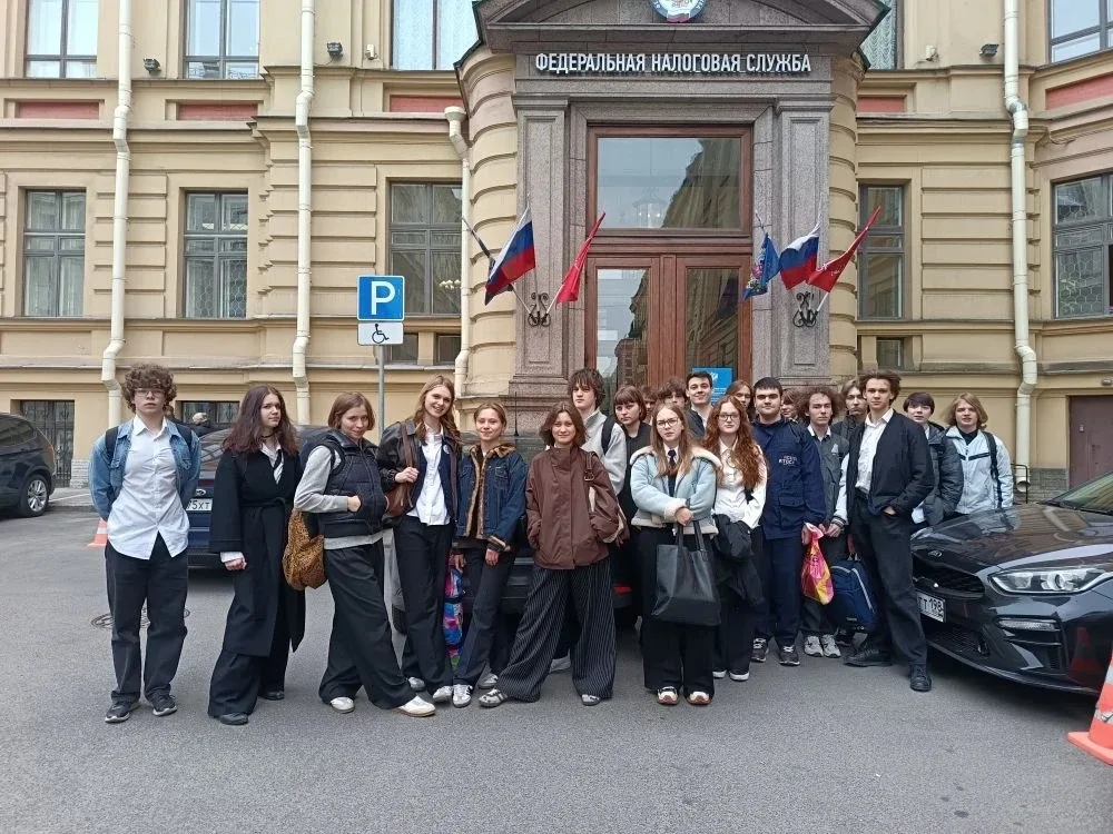 Будущие специалисты изучают историю профессии! 🎓🏛️  Обучающиеся 10 «Б» налогового класса посетили му